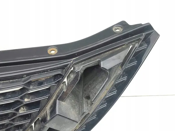 Nissan Qashqai 2018 Grill / Upper Radiator Cover OEM 62310HV00A image 7