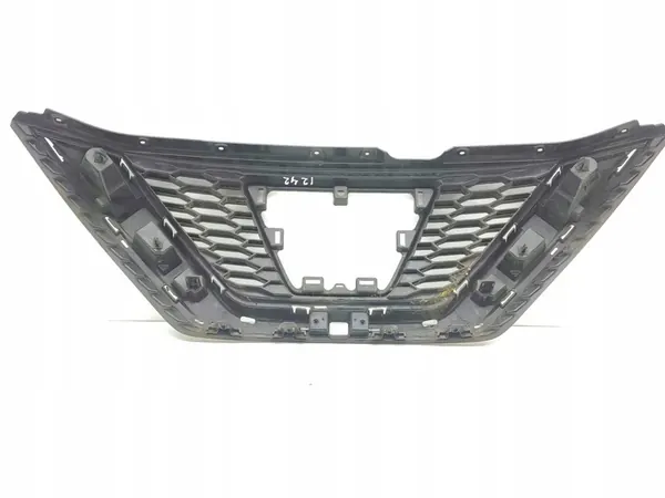 Nissan Qashqai 2018 Grill / Upper Radiator Cover OEM 62310HV00A image 9