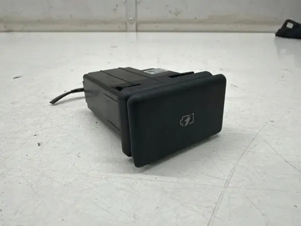 USB-portti OEM 253315SA0A Nissan Leaf ZE1 2020 image 2