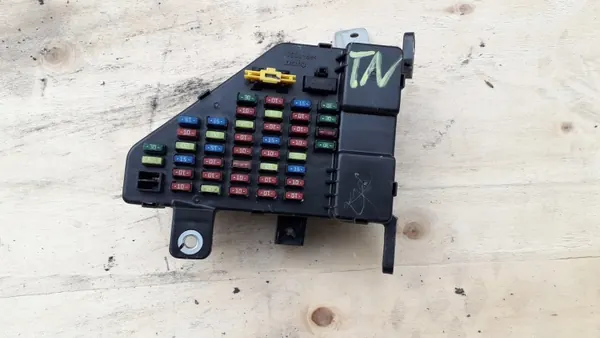 Caja de fusibles Hyundai Tucson I OEM 91110-2E001 - Usado image 2