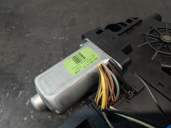 Módulo porta dianteira esquerda Volvo V50 OEM 307981104AB image 3