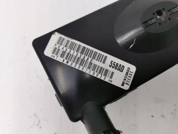 Zekeringkast Chrysler 300C OEM P04607558AD - Gebruikt image 5