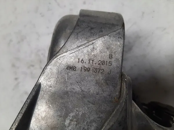 Moottorin Kiinnike Audi A4 A5 A6 A7 4M0199372J image 2