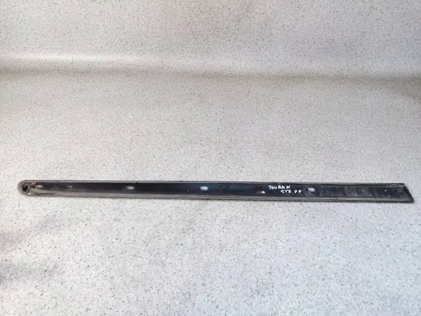 OEM 1T0853516B Oikea Etuoven Lista VW Touran image 5