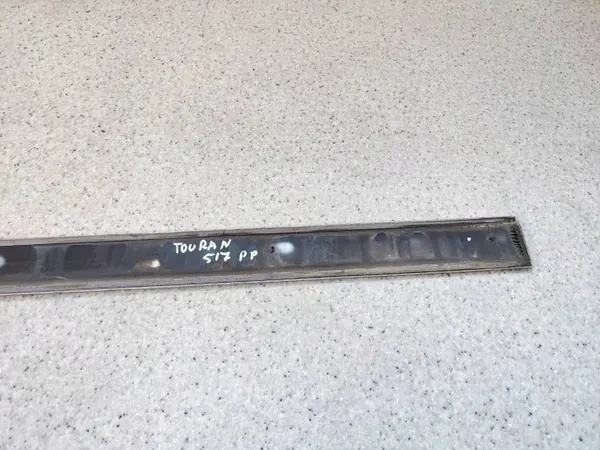 OEM 1T0853516B Oikea Etuoven Lista VW Touran image 7