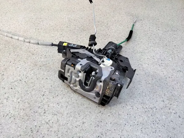 Fram höger dörrlås Mercedes GLC W253 X253 A0997206801 image 4