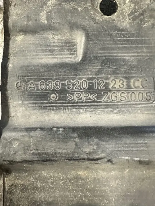 MERCEDES VITO VIANO W639 Underskyd Motor A6395201223 image 2