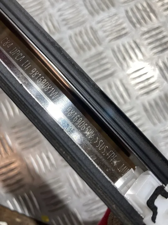 Citroen C5 Aircross 2021 Trilha de teto direita OEM image 2