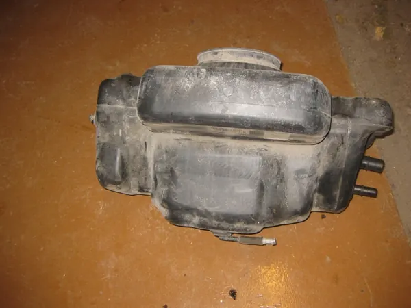 Réservoir AdBlue Iveco Daily 2014-2018 OEM 05802327987 image 1