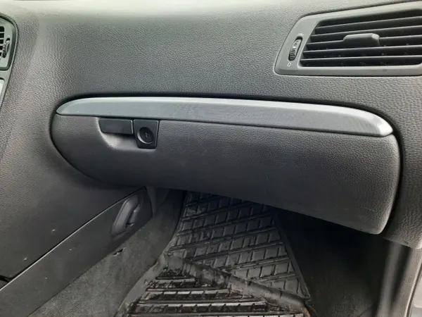 Boîte à gants passager Volvo OEM S60 2,4 2005 image 2