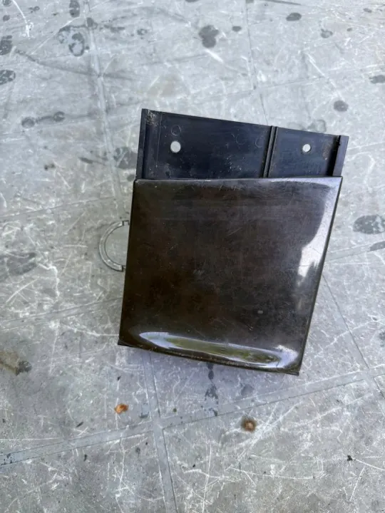 Cinzeiro dianteiro VW Golf IV OEM 1J0857961G - Usado image 2