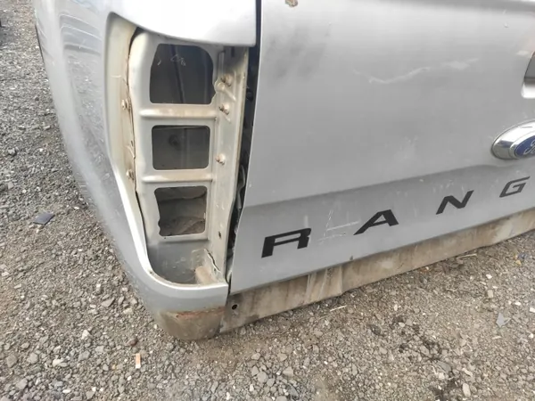 Kit Hayon FORD RANGER 5 OEM - État Utilisé image 3