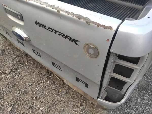 Kit Hayon FORD RANGER 5 OEM - État Utilisé image 4