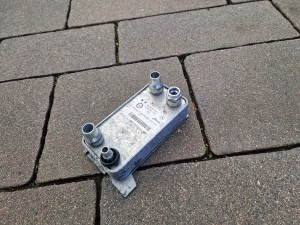 OLIEKOELER MERCEDES C-KLASA W205 A0995001300 image 2