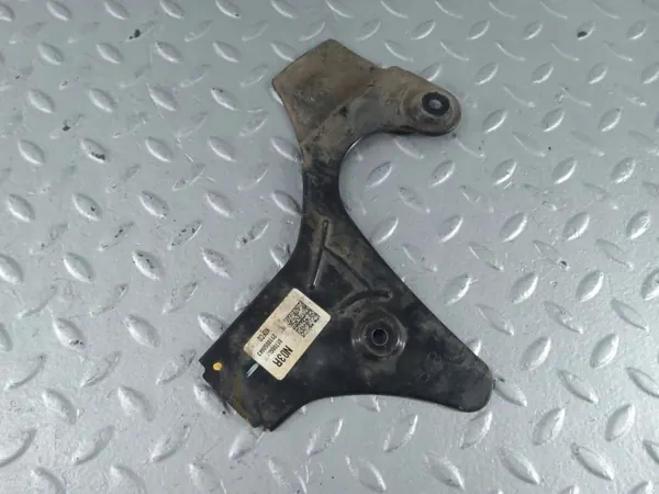 Etujarrulevyn suojus oikea OEM 51706GL030 image 3