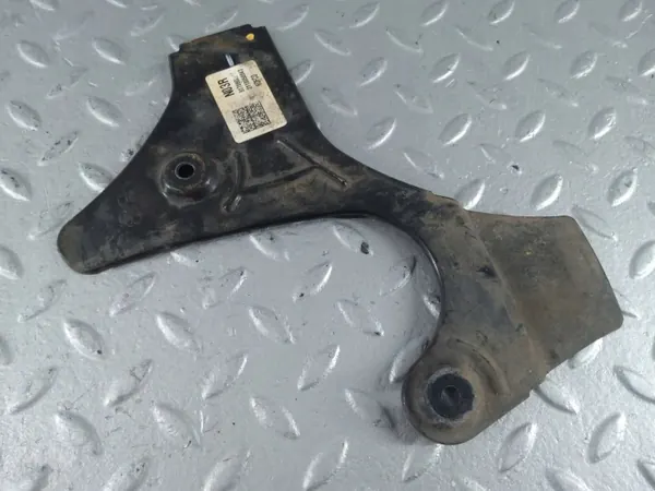 Etujarrulevyn suojus oikea OEM 51706GL030 image 4