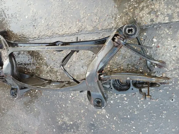 Poutre suspension arrière OEM LUK726 Mercedes E W124 image 3