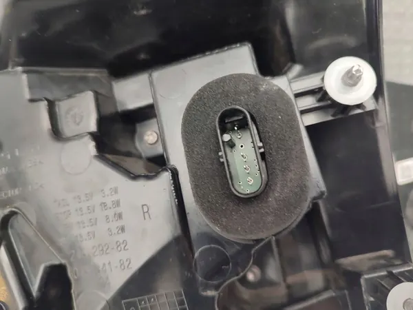 Bakre Höger Bakljus Tesla Model Y image 8