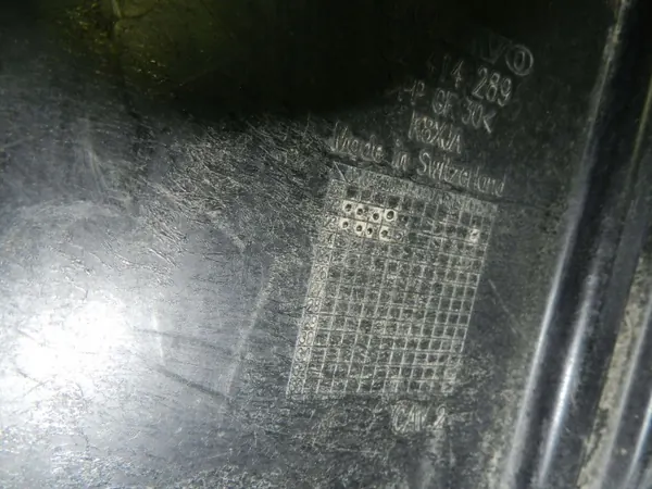 Volvo XC40 bakre golvskydd OEM 32414289 image 4