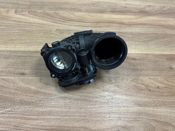 Elektrische Drosselklappe mit Ansaugrohr VW Skoda Audi image 2