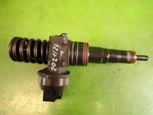 Inyector OEM 038130073AQ para VW BORA 1.9 TDI image 2