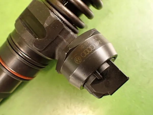 Inyector OEM 038130073AQ para VW BORA 1.9 TDI image 5