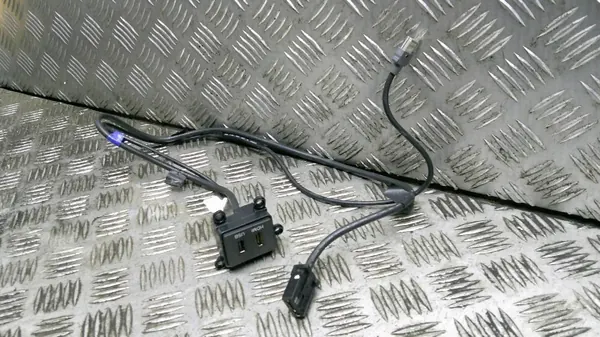 Prise HDMI USB OEM 89720-34000 pour SsangYong Korando image 2