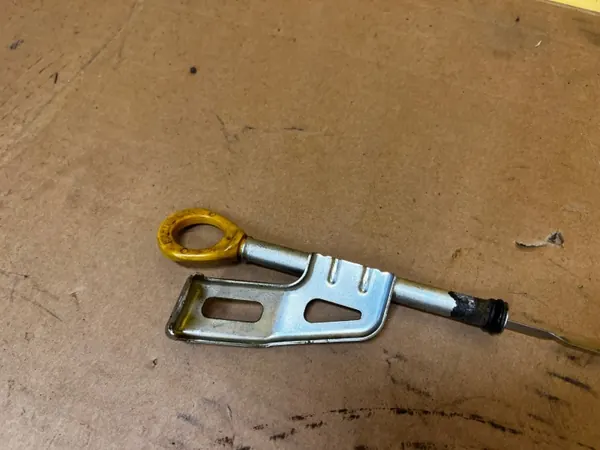 Toyota RAV4 V 2.5 Hybrid oljesticka OEM image 4