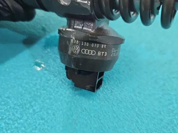 Spolarpump OEM 0414720232 038130073BR 2.0 SDI image 3