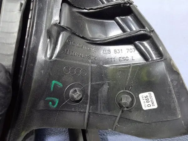 Audi SQ8 Q8 Oven tiiviste OEM 4M8831707 Oikea taka image 4