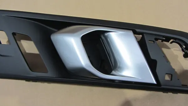 BMW X5 G05 G06 G07 Oikea sisäovenkahva OEM 51216997810 image 3