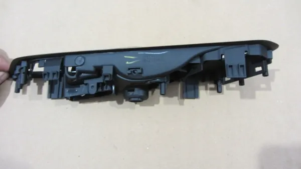 BMW X5 G05 G06 G07 Oikea sisäovenkahva OEM 51216997810 image 8