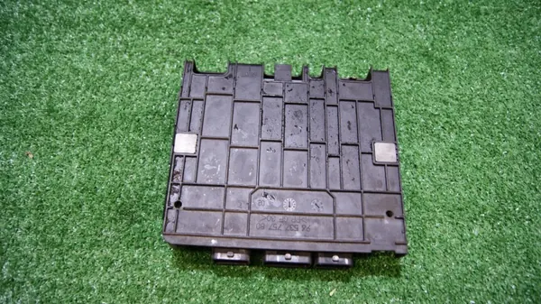 Computadora Motor Usada OEM 5WS40174B-T para Citroen C2 image 4