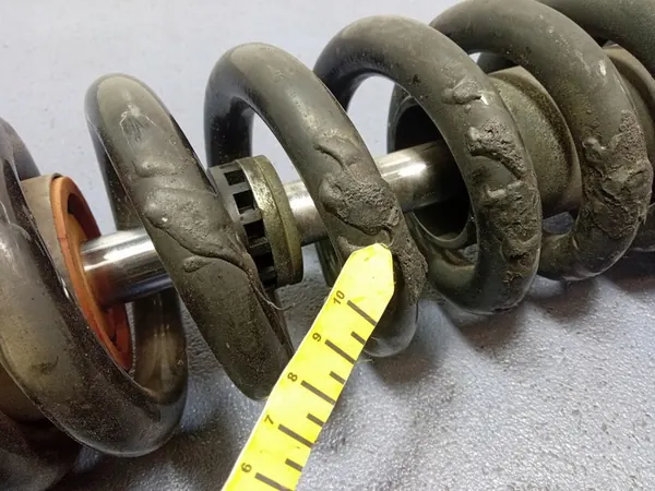 Mercedes CL W216 Främre Höger Stötdämpare A2213208413 image 6