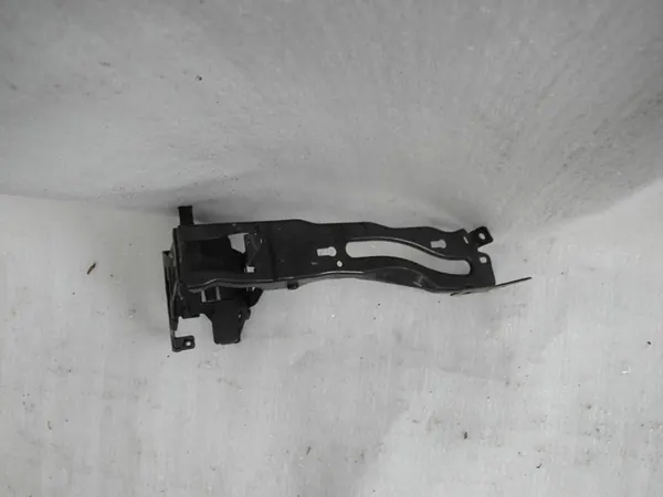 TOYOTA YARIS IV Vänster Krosszon Stöd OEM 57014-K0010 image 3