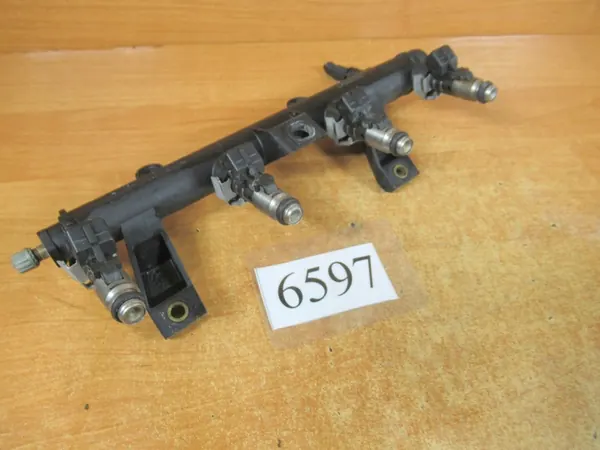 Fuel Injector Rail Peugeot 206 Citroen C2 C3 1.1 8V IPM002 image 2