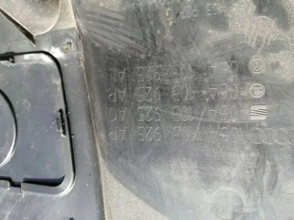 Moottorikansi OEM 06A103925AP Audi A3 Sportbackille image 3