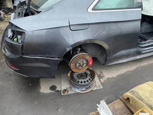 Audi A5 2018 Aile Arrière Droite OEM 284380 image 2