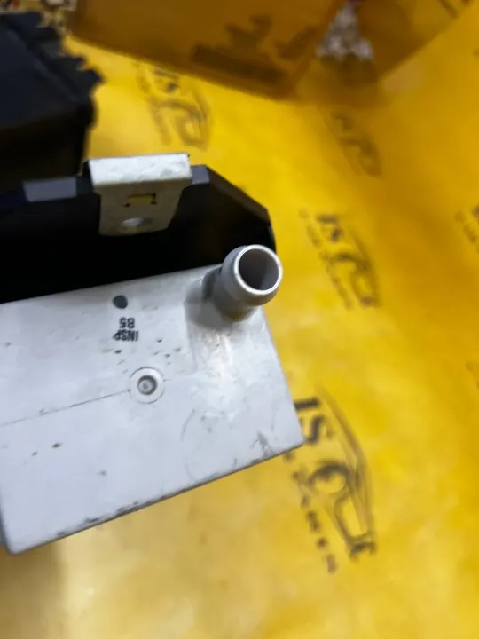 Filtre à charbon vapeur OEM L1M3-9C138-CB pour Ford Explorer image 3