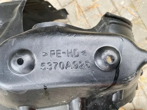 Mitsubishi Space Star 2017 Etuvasen Lokasuoja image 2