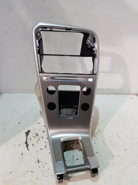Marco del panel central OEM 39864993 para Volvo XC60 image 2