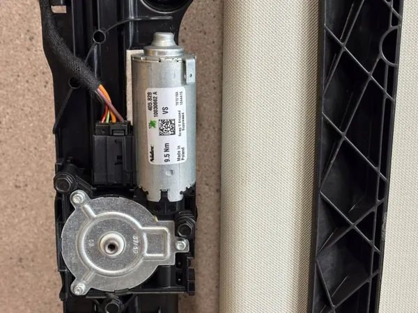 Volvo XC90 II Panoramakatto OEM 31484658 image 10