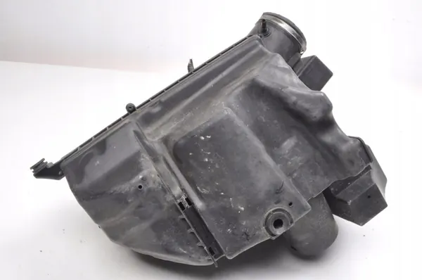 Volvo Luftfiltergehäuse OEM 30748211 8658471 image 3