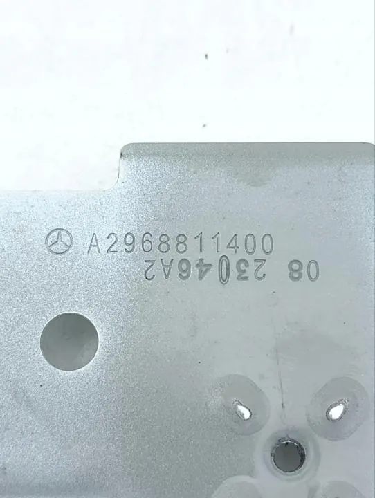 Support d'aile droit Mercedes-Benz EQS SUV 2023 OEM A2968811400 image 8