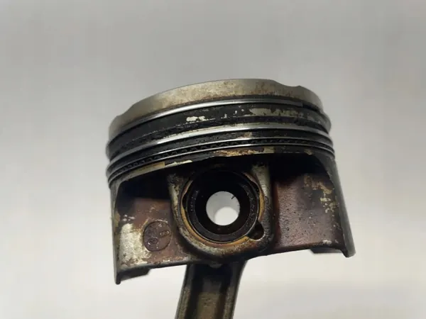 Pistón OEM AFR79789 para Volkswagen Jetta VII 1.4L image 5