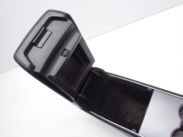 Tunnel d'accoudoir OEM 1755501-62-C pour Tesla Model Y image 9