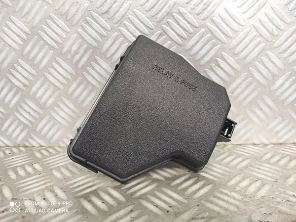 Caixa de fusíveis completa dianteira Toyota Yaris 826620D710A image 2