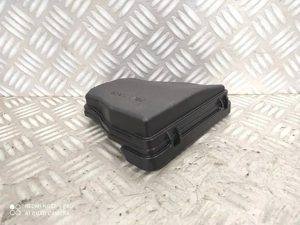 Caixa de fusíveis completa dianteira Toyota Yaris 826620D710A image 3