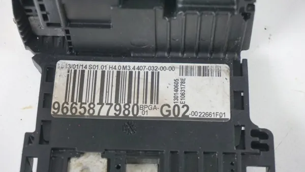 Module Tension Batterie OEM 9665877980 Fusible Contrôleur image 4