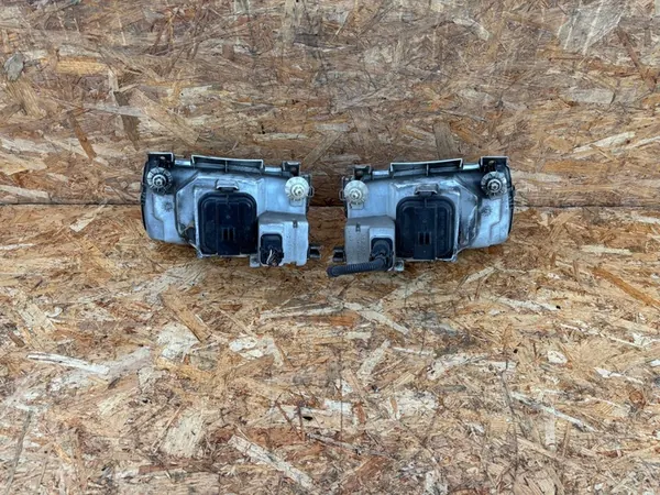 Faróis dianteiros VW POLO III 94-99 Hella Europa image 3